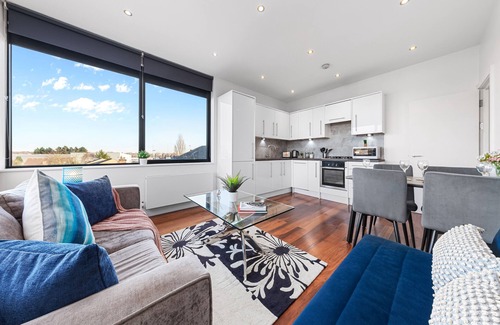 Wimbledon Park Apartment | Modern Two Bedroom Apartment Near Central London