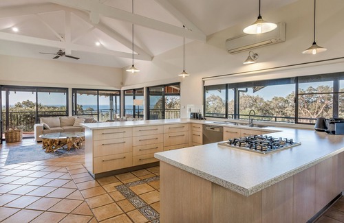 Eagle Bay House | STUNNING TWO-STOREY FAMILY FRIENDLY HOLIDAY HOME IN BEAUTIFUL EAGLE BAY