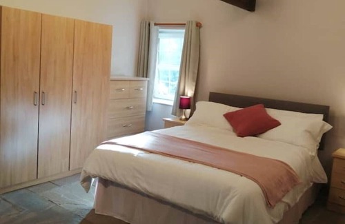 Pont-ar-gothi House | Unique Countryside Barn Conversion with Spa & Hot Tub