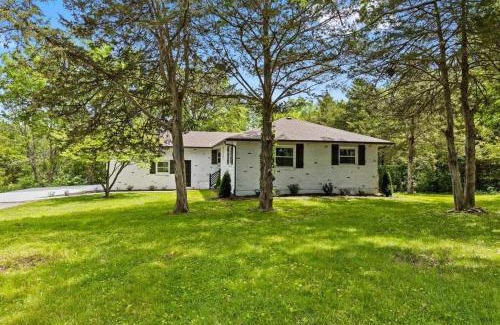 Columbia House | Inviting Retreat with Hot Tub, Pet & Child Friendly