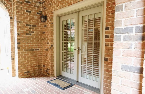 Acworth Villa | Elegant Flat with Pool, Lake View and Spa Amenities