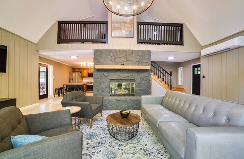 Valdosta Cottage | Pet-Friendly Valdosta A-Frame with Pool & 10/10 Rating