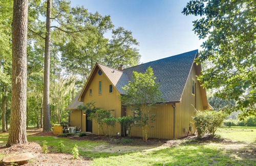 Valdosta Cottage | Pet-Friendly Valdosta A-Frame with Pool & 10/10 Rating