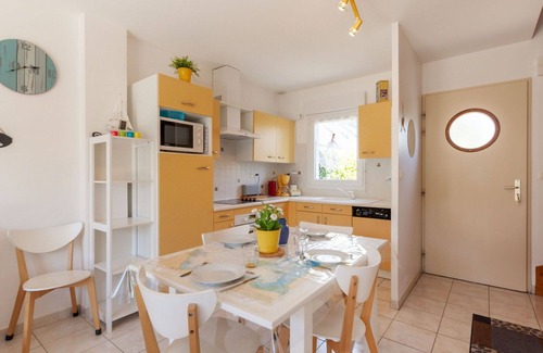 Hauteville-sur-Mer House | Inviting Villa for 6 with Ocean View, WIFI and Parking