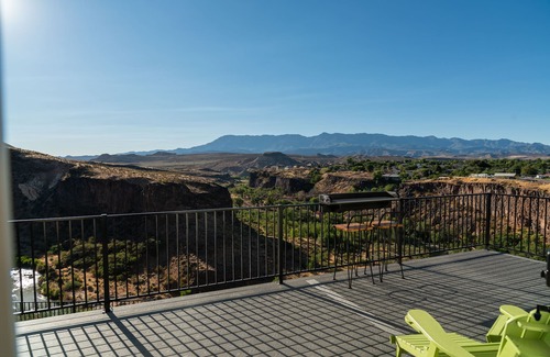 La Verkin Villa | Pet-Friendly Getaway with Scenic Views at The Dwellings