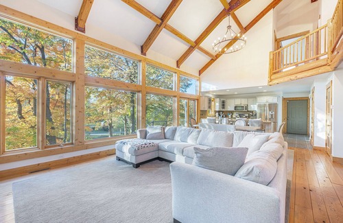 Alto House | Inviting Home with Lake View on the Thornapple River