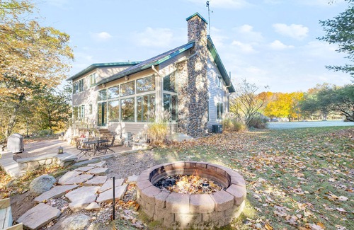Alto House | Inviting Home with Lake View on the Thornapple River