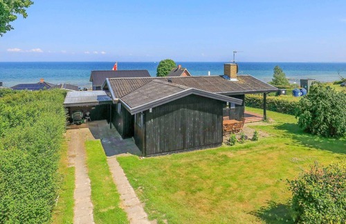 Hesselager House | Cozy 6-Person Holiday Home with Oceanfront Views