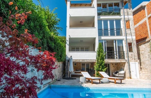 Prcanj House | Scenic Boka Bay Escape with Pool and Pet-Friendly Options