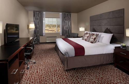 Pullman Hotel | Scenic Escape at Pullman: Room with Pool & Free Breakfast