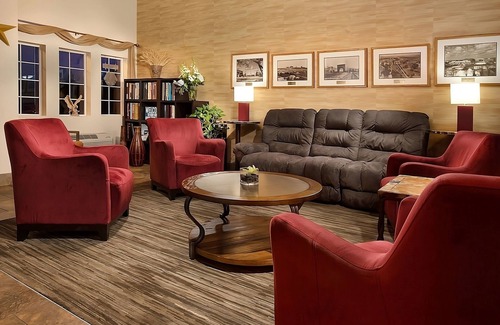 Pullman Hotel | Scenic Escape at Pullman: Room with Pool & Free Breakfast