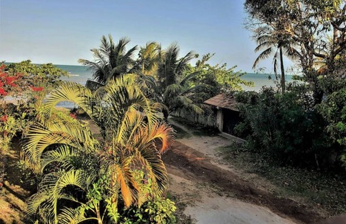 Cumuruxatiba Apartment | Seafront Serenity: Family-Friendly Retreat by the Shore