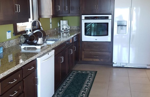 Astoria House | Incredible Columbia River Views with Hot Tub & Spa Access