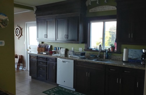 Astoria House | Incredible Columbia River Views with Hot Tub & Spa Access