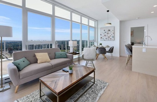 Coquitlam Apartment | Stunning View2BE+2BR Condo/HUGE Balcony!