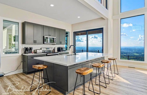 Sevierville House | Top-Rated Retreat with Scenic Views and Gourmet Kitchen