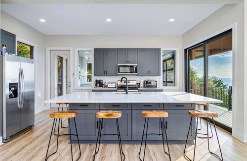 Sevierville House | Top-Rated Retreat with Scenic Views and Gourmet Kitchen