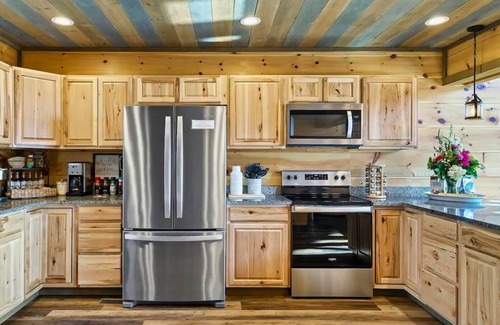Sevierville House | Heated Pool & Hot Tub with Spectacular Views – 10/10 Rated
