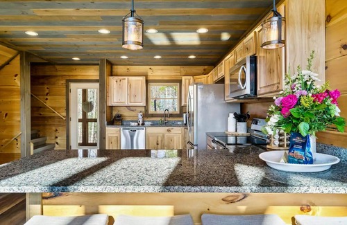 Sevierville House | Heated Pool & Hot Tub with Spectacular Views – 10/10 Rated