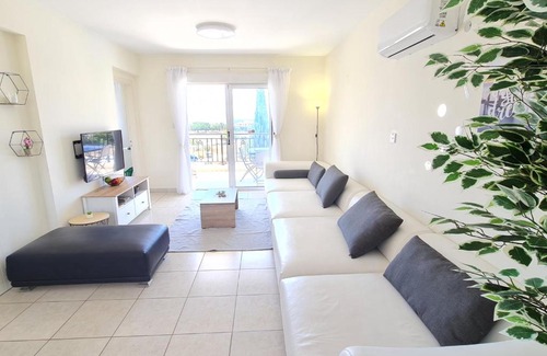Old Town Apartment | Scenic Oceanfront Apartment with Pool & Hot Tub Access