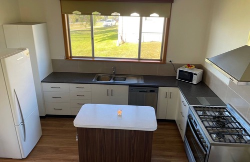 Eden House | Scenic Views & Family-Friendly Comfort in Central Location
