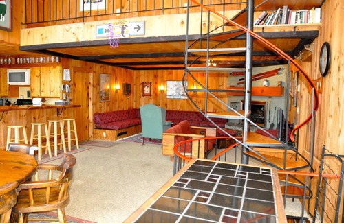 Warren House | Inviting 6 BR Sugarbush Escape with Pool & Ocean Views