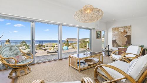 Copacabana House | Relaxing Getaway with Plunge Pool & Beach Access