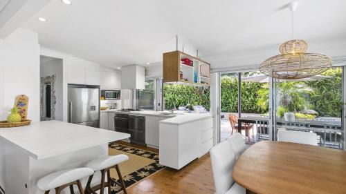 Copacabana House | Relaxing Getaway with Plunge Pool & Beach Access