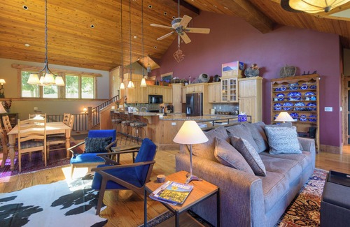 Crested Butte House | Scenic Retreat with Spa & Family Amenities – Rated 9.8/10
