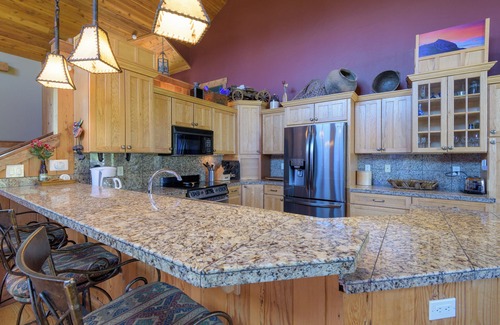Crested Butte House | Scenic Retreat with Spa & Family Amenities – Rated 9.8/10