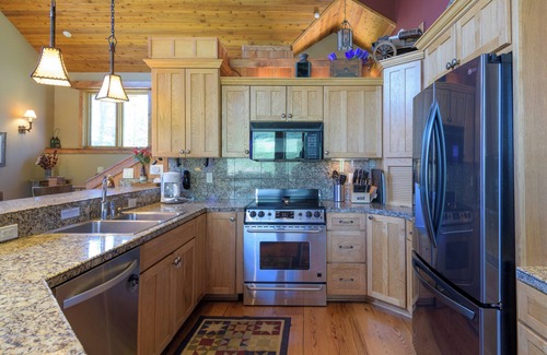 Crested Butte House | Scenic Retreat with Spa & Family Amenities – Rated 9.8/10