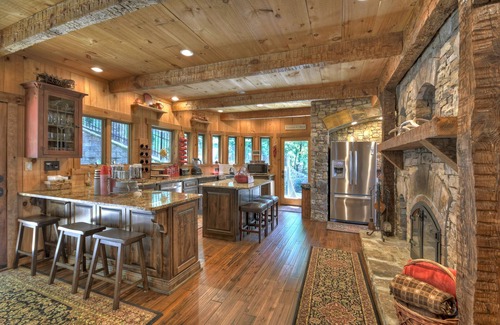 Blairsville Cabin | Elegance Awaits at Luxury Mountain Retreat with Pool & Spa