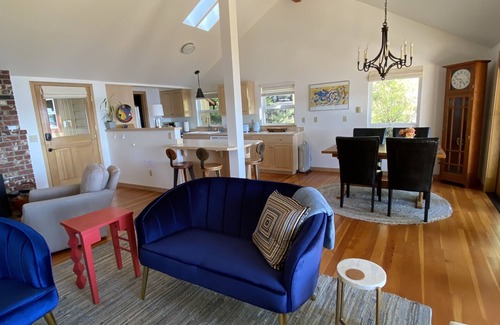 Olympia Cottage | Waterfront Cottage with Gorgeous Views and Family Amenities