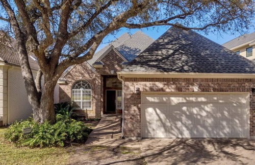 Davenport Ranch House | Scenic Views of the 17th Hole at Austin Country Club