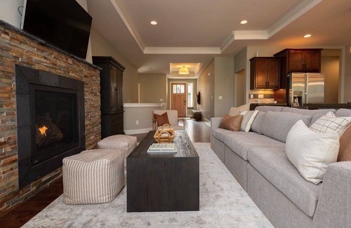 Southern Crossing House | Unforgettable Views and Comfort at Alderwood Circle!