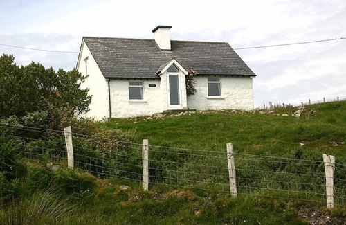 Renvyle Apartment | Scenic Getaway with Ocean & Mountain Views, Rated 8.8/10