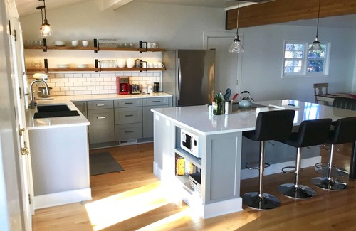 South Westside House | Magnificent Capitol Views with Family-Friendly Amenities
