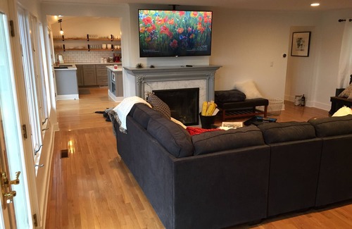 South Westside House | Magnificent Capitol Views with Family-Friendly Amenities