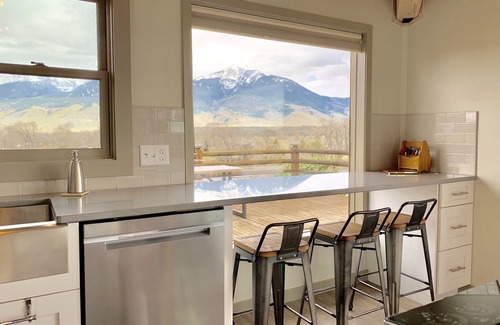 Livingston House | Unforgettable Views Overlooking the Majestic Yellowstone River