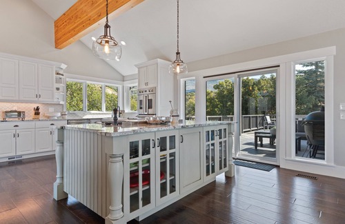 Park City House | 5 Acre Estate: Breathtaking Views & Inviting Hot Tub