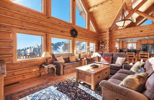 Powder Mountain Cabin | Inviting Cabin with Hot Tub & Breathtaking Slopeside Views