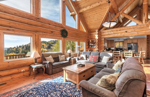 Powder Mountain Cabin | Inviting Cabin with Hot Tub & Breathtaking Slopeside Views