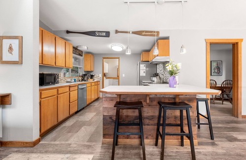Lilliwaup House | Unforgettable Ocean Views, Private Beach & 10/10 Guest Rating!