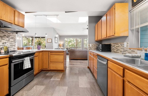 Lilliwaup House | Unforgettable Ocean Views, Private Beach & 10/10 Guest Rating!