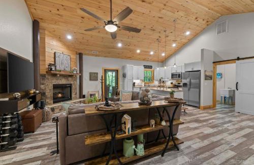 Almond House | Nature Retreat with Breathtaking Views and Modern Comforts