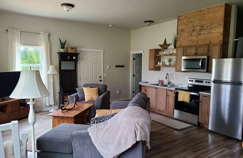 Eatonville Cottage | Scenic Tahoma Ridge Cottage - Pet Friendly & Family Ready!