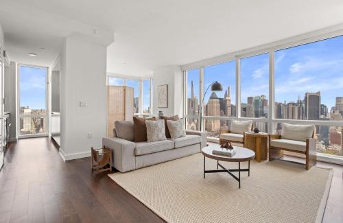 Hell's Kitchen Apartment | Spectacular Empire State Views from a 4-Star Family Retreat