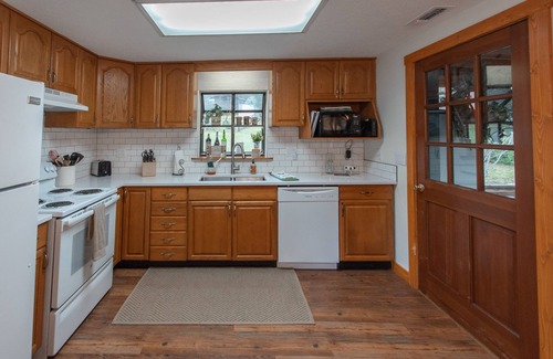 Franklin Cottage | Tranquil Farmhouse Retreat with Trails, Firepit & Pool