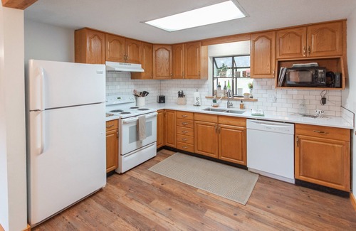 Franklin Cottage | Tranquil Farmhouse Retreat with Trails, Firepit & Pool