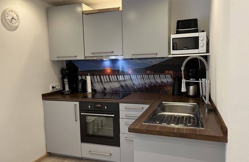 Edertal House | Inviting Villa with WIFI, Patio, Pets Welcome & Parking